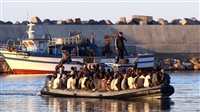 مرة أخرى.. إنقاذ مهاجرين غير شرعيين على السواحل الليبية بينهم يمني