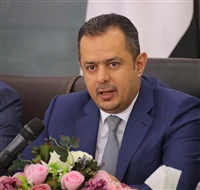 رئيس الوزراء يوجه بتثبيت أسعار تذاكر طيران اليمنية