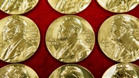 ما المبلغ الذي يحصل عليه الفائز بجائزة نوبل ؟