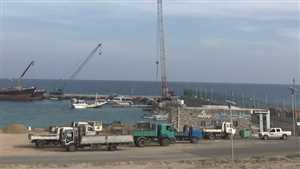 ينفذه البرنامج السعودي.. الامارات توقف العمل الجاري بمبنى ميناء سقطرى