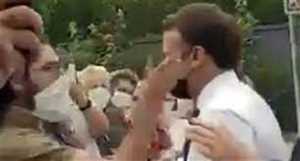 ماكرون يتعرض للصفع على وجهه من مواطن أثناء زيارته جنوب فرنسا (فيديو)