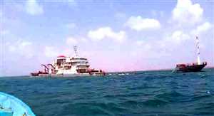 غرق سفينة نفط قبالة ميناء عدن