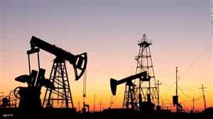 أسعار النفط تصعد معوّضةً بعض خسائر الأسبوع الماضي