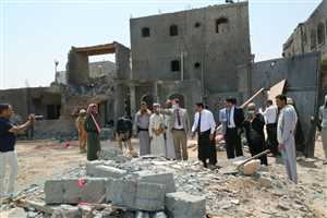 المفوض السامي الاوروبي يطلع على الاضرار التي خلفاه القصف الحوثي على منازل المواطنين بمأرب