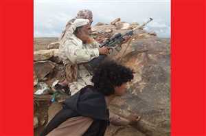 تعهد بقتال الحوثيين حتى الموت.. تعرف على الشيخ القبلي الذي قدم أبنه الرابع في جبهة العبدية