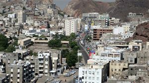 مليشيات الانتقالي تقتحم حيا سكنيا في عدن وتهجّر سكانه