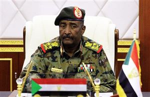 انقلاب السودان.. البرهان يحل "مجلس السيادة" والحكومة ويعلن حالة الطوارئ