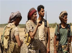 شاهد قائد المنطقة العسكرية الخامسة في مقدمة الصفوف يؤكد قطع الامدادات عن الحوثيين في حرض