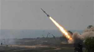 سقوط صاروخ حوثي في محيط اطلاقه في عملية اطلاق فاشلة