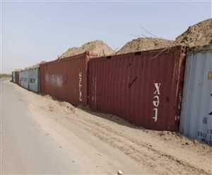 مليشيات الحوثي تهجر الالاف من الحديدة وتنصب جدار فصل عنصري وتضع المهجرين دروعا بشرية