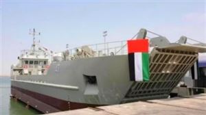 وصول سفينة إماراتية الى ميناء سقطرى تحمل معدات عسكرية وأجهزة اتصالات