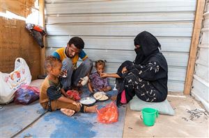 بعد ان بات الملايين على حافة الجوع.. برنامج الأغذية يطالب بتمويل عاجل لإنقاذ الجوعى في اليمن