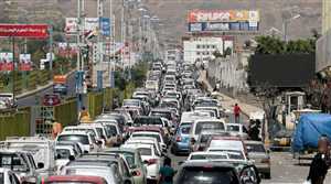 دعوات حكومية للضغط على مليشيا الحوثي لوقف احتكارها وتلاعبها بأسعار الوقود