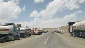 مسلحون قبليون يقطعون طريق مقطورات النفط في محافظة الجوف
