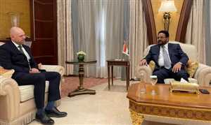 نائب رئيس مجلس القيادة الرئاسي "العرادة" يلتقي السفير البريطاني في الرياض