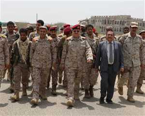 وزير الدفاع يتفقد وحدات الجيش الوطني في الخطوط الأمامية لجبهات محافظة حجة