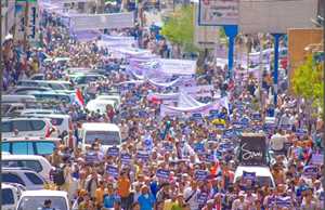 Yemen’in Taiz kentinde binlerce kişi Husi kuşatmasının kaldırılması için gösteri düzenledi
