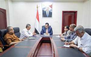 Yemen Başbakanı, Taiz kuşatmasının kaldırılması görüşmelerine katılacak hükümet müzakere heyetini kabul etti