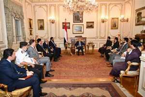 ممثلون عن جرحى الجيش والمقاومة يلتقون رئيس الجمهورية في العاصمة المصرية القاهرة
