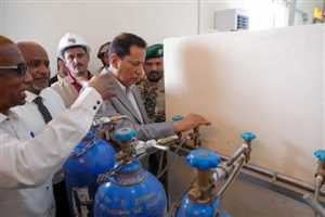 بطاقة إنتاجية تبلغ 200 أسطوانة يومياً.. افتتاح مصنع تعبئة الأكسجين في محافظة المهرة