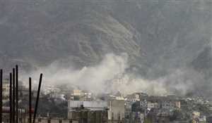 قصفت مواقع الجيش والقرى السكنية.. مليشيا الإرهاب الحوثية تكثف خروقاتها للهدنة الأممية في تعز