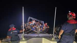 أعادتهم اليونان قسرا.. خفر السواحل التركي ينقذ 33 مهاجرا