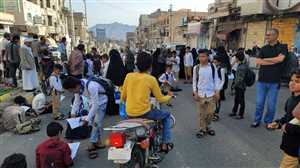 Yemen’de bombardımanda okulları yıkılan öğrencilerden eylem