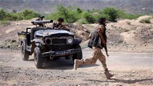 قوات الجيش المسنودة بالمقاومة تخوض معارك عنيفة ضد مليشيات الحوثي في جبهات تعز