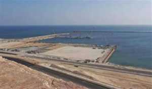 بشأن السيطرة على ميناء رأس العارة.. تصاعد حدة الخلاف بين طارق صالح والزبيدي