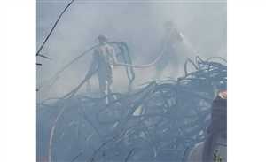 إخماد حريق شب في مزارع للنخيل بمحافظة حضرموت