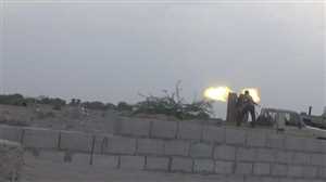 القوات المشتركة تشن هجوما عنيفا على مواقع المليشيات في محور حيس وتكبدها خسائر فادحة