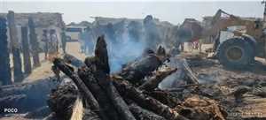 Hudeyde kentinde yerinden edilen sivillerin kampında yangın