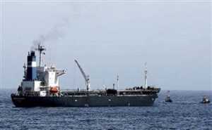 صحيفة سعودية تكشف عن تحركات مشبوهة لسفن إيرانية قبالة السواحل اليمنية