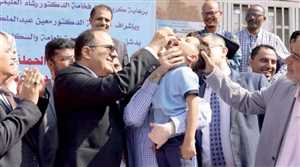 في مواجهة حرب الانقلابيين على اللقاحات.. الحكومة اليمنية تنظم حملة شاملة ضد شلل الأطفال