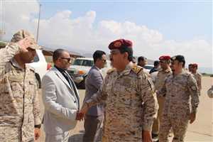 وزير الدفاع ورئيس هيئة الأركان يتفقدا أوضاع القوات المسلحة في أرخبيل سقطرى