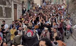 مليشيات الحوثي تختطف عشرات المواطنين بإب بتهمة المشاركة في جنازة "المكحل"بإب