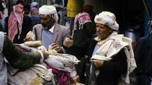 "اللحوح" مصدر رزق للكثير من الأسر اليمنية في رمضان