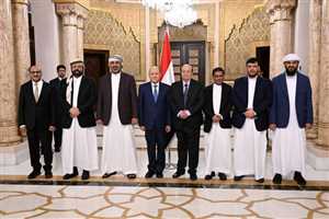 أول ظهور للرئيس السابق عبدربه منصور هادي رفقة أعضاء المجلس الرئاسي (صورة)