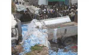 وفاة واصابة 8 مواطنين جراء هرولة شاحنة نقل ثقيل في أحد الأسواق بمحافظة إب