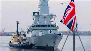 البحرية البريطانية تكشف عن اقتراب زورقان يحملان أسلحة من سفينة قرب ميناء الصليف على البحر الأحمر