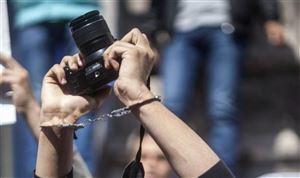 في تقرير لها.. نقابة الصحفيين توثق 40 حالة انتهاك للحريات الإعلامية في اليمن