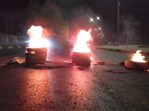 Aden’de ekonomik çöküşü ve hizmetlerin kötüleşmesini kınayan protestolar  üçüncü gününde devam ediyor