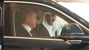 أمير قطر يبدي اعجابه بسيارة "توغ" التركية