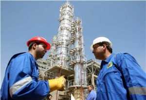 Aden’de elektrik üretimini sağlayacak ham petrol Al Nashima Limanı’na ulaştı