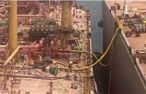 Yemen açıklarında demirli tankerdeki petrolün yüzde 80