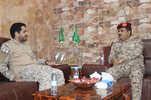وزير الدفاع اليمني يزور مقر  قوات التحالف في العاصمة المؤقتة عدن