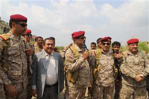 رئيس الأركان يزور المنطقة العسكرية الخامسة ويتفقد المقاتلين في جبهات محافظة حجة