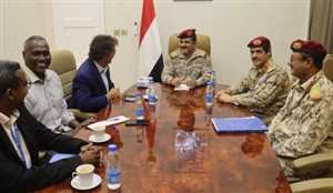 وزير الدفاع اليمني يؤكد أن الحوثيين حولوا اليمن إلى أكبر حقل موبوء بالألغام