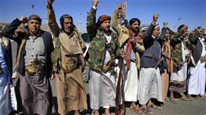مليشيات الحوثي توزع استمارات لجمع معلومات عن الانتماء السياسي