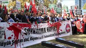مئات الاتراك يتظاهرون أمام السفارة الأمريكية في أنقرة احتجاجاً على الهجمات الإسرائيلية في غزة